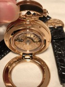 BOVET 播威 始于1822年  18K玫瑰金    表带通过蓝宝石按钮可以任意拆卸 上手贵气精致  