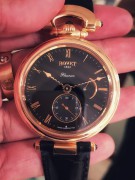 BOVET 播威 始于1822年  18K玫瑰金    表带通过蓝宝石按钮可以任意拆卸 上手贵气精致  