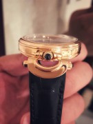 BOVET 播威 始于1822年  18K玫瑰金    表带通过蓝宝石按钮可以任意拆卸 上手贵气精致  