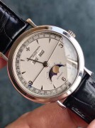 江诗丹顿 (Vacheron Constantin)  此款PT950铂金全历月相表 自动机芯 月份、星期、日期、月相显示 盘面布局和谐优雅，罕见折叠扣  