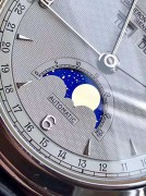 江诗丹顿 (Vacheron Constantin)  此款PT950铂金全历月相表 自动机芯 月份、星期、日期、月相显示 盘面布局和谐优雅，罕见折叠扣  