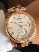 BOVET 播威 始于1822年  18K玫瑰金  白色瓷面   手工雕花摆砣   43mm表径  腕表、座钟、怀表 一表三用  