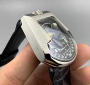 Urwerk 合域，44*46MM表径，18K白金表壳  附件有原配保单