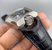 Urwerk 合域，44*46MM表径，18K白金表壳  附件有原配保单