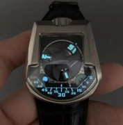 Urwerk 合域，44*46MM表径，18K白金表壳  附件有原配保单