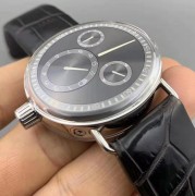 RESSENCE，瑞士独立制表品牌，44MM表径精钢表壳和表扣，自动机械机芯，表盘分为四个部分，各自独立运作，全套附件齐全，整表原装成色95新以上，公价18万多，特价出