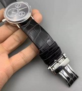 RESSENCE，瑞士独立制表品牌，44MM表径精钢表壳和表扣，自动机械机芯，表盘分为四个部分，各自独立运作，全套附件齐全，整表原装成色95新以上，公价18万多，特价出