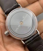 RESSENCE，瑞士独立制表品牌，44MM表径精钢表壳和表扣，自动机械机芯，表盘分为四个部分，各自独立运作，全套附件齐全，整表原装成色95新以上，公价18万多，特价出