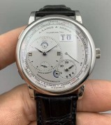 朗格，41.5MM表径，PT950表壳和表扣，世界时间、GMT、日期、动力储存显示、昼夜指示功能