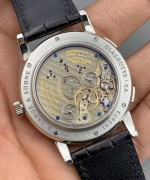 朗格，41.5MM表径，PT950表壳和表扣，世界时间、GMT、日期、动力储存显示、昼夜指示功能