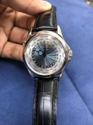 百‌达翡‌丽 Patek Philippe 复杂功​能‌时计系‌列5130P-020（蓝盘‌）Pt950铂​金表‎壳，背透‌珍‌珠陀，铂‌金‌灯笼扣‌，世界‎时