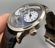 MB&F，44MM表径，18白金表壳和表扣  GMT、动力储存显示功能，全套附件齐全