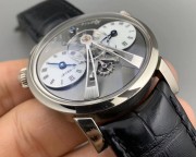 MB&F，44MM表径，18白金表壳和表扣  GMT、动力储存显示功能，全套附件齐全