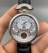 BOVET 播威表，44MM表径，18K金表壳和表扣  GMT功能，一表四用，全套附件齐全