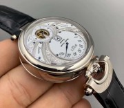 BOVET 播威表，44MM表径，18K金表壳和表扣  GMT功能，一表四用，全套附件齐全