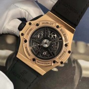 HUBLOT 宇舶 BIG BANG法拉利系列特别版402.OX.0138.WR  45盘镂空设计