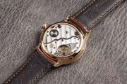 H. Moser & Cie. 亨利慕时 39毫米表径，冒险者系列，18k红金（玫瑰金）全套附件