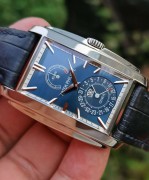 新款 18K白金 8日链 Patek Philippe 百达翡丽GONDOLO系列5200G 手动机械男表，表径：35.2x32.4毫米