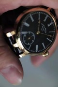 当代德国独立制表大师品牌：朗海涅。Lang & Heyne，传承德意志制表精髓的同时，工艺近乎完美，蓝钢螺丝，黄金套筒