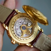 ​宝珀/Blancpain 领袖系列 自动机械男士腕表，18k黄金材质，38毫米表径，年历显示，将官底，手工雕花机芯，工艺及其精湛，专柜价40万左右 现在好价出