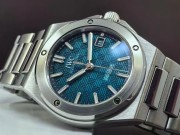 万国新款工程师IW328903湖蓝盘 IWC，自动机械，精钢，40表径，100米防水，日历，原始品99新 23年12月卡全套附件，专柜92800 VIP才能买到 专柜不打折