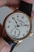 莫里茨·格罗斯曼 MORITZ GROSSMANN  德国独立制表品牌  18K玫瑰金 41mm表径  动能显示 停秒功能 表耳弧度设计服帖手腕 德国银机芯 紫色指针 摆轮甲板手工雕花 钢轮打磨很出色 所有细节都很魔性 产量少 成色完美 价格好 可遇不可求