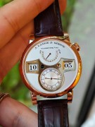 品牌：朗格 A. Lange & Söhne 140.032猫头鹰系列玫瑰金动显跳时手上链皮带腕表