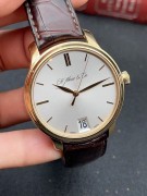 经典与独创 儒雅与端庄 H.Moser&Cie(亨利慕时)在1826年创建的顶级独立制表人 18K玫瑰金材质 41MM表径 手动7日链 宝玑双层游丝 动储显示  独有的表壳侧缎面及抛光打磨修饰 如此集结经典优雅的外观、略显低调的风格、一如既往的精密结构、独创性技术和高度使用的便利性于一身的杰作，或许你只能在亨利慕时的钟表世界中找到 这是一块让人眼睛一亮的腕表，工价25万左右，收藏漏价