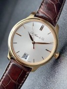 经典与独创 儒雅与端庄 H.Moser&Cie(亨利慕时)在1826年创建的顶级独立制表人 18K玫瑰金材质 41MM表径 手动7日链 宝玑双层游丝 动储显示  独有的表壳侧缎面及抛光打磨修饰 如此集结经典优雅的外观、略显低调的风格、一如既往的精密结构、独创性技术和高度使用的便利性于一身的杰作，或许你只能在亨利慕时的钟表世界中找到 这是一块让人眼睛一亮的腕表，工价25万左右，收藏漏价