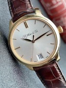 经典与独创 儒雅与端庄 H.Moser&Cie(亨利慕时)在1826年创建的顶级独立制表人 18K玫瑰金材质 41MM表径 手动7日链 宝玑双层游丝 动储显示  独有的表壳侧缎面及抛光打磨修饰 如此集结经典优雅的外观、略显低调的风格、一如既往的精密结构、独创性技术和高度使用的便利性于一身的杰作，或许你只能在亨利慕时的钟表世界中找到 这是一块让人眼睛一亮的腕表，工价25万左右，收藏漏价