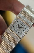 ¥99800 原镶钻 PIAGET 伯爵 18K白金 9131 C505 表盘表带全部原镶钻石 手动机械 表带25mm宽 长度18.5厘米 扣起来18厘米 可以拆卸表带 整表142克 原价70万左右 现在好价出