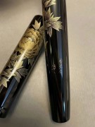 Namiki莳绘钢笔-沉金～50号牡丹～硬橡胶，生漆，笔尖18k双色富士山，50号尖，99新收藏品大全套，墨水运输途中有些染脏盒子，Namiki量产50号，由国光会大师制作。