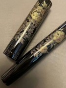 Namiki莳绘钢笔-沉金～50号牡丹～硬橡胶，生漆，笔尖18k双色富士山，50号尖，99新收藏品大全套，墨水运输途中有些染脏盒子，Namiki量产50号，由国光会大师制作。