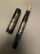 Namiki莳绘钢笔-沉金～50号牡丹～硬橡胶，生漆，笔尖18k双色富士山，50号尖，99新收藏品大全套，墨水运输途中有些染脏盒子，Namiki量产50号，由国光会大师制作。