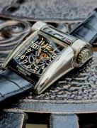 全球限量10枚布加迪 -18K白金  Parmigiani 帕玛强尼 PFH390  陀飞轮  机械男表，表径：42.2×57.7毫米，参考公价：225.8万，机械与时间的完美融合，布加迪联名款，动力储备 80小时，全球限量10枚，全套附件