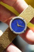 PIAGET 伯爵 高定珠宝女士腕表 22m表径 原装青金石面  原镶钻圈 165mm长 扣起来160mm腕周  原来属于伯爵的高定 能买的非富即贵  成色好 颜值也很高 走时好 很少戴 原始品 值得收藏