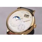 朗格 A. Lange & Söhne  大号朗格1  139.021 黄金偏心大日历  防水：30M  表带：原厂黑色鳄鱼皮表带成色极新  附件：单表