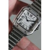 23年全套原始品99新 卡地亚/Cartier Santos de Cartier型号 W4SA0005/2023年大全套.卡地亚最新山度士腕表，整表精钢材质，最新款快拆表带和按触式表节，新款1847超薄机芯设计，中号尺寸硬朗几何结构造型原厂镶嵌206颗闪亮钻石，钢带/皮带快拆交替使用专柜定价108000元，品牌方8年保修，原始品99新