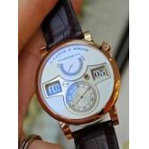 品牌：朗格 A. Lange & Söhne 140.032猫头鹰系列玫瑰金动显跳时手上链皮带腕表