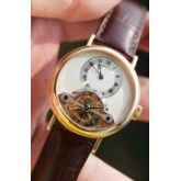 宝玑Classique经典系 Grande Complications  Tourbillon 陀飞轮腕表 3357BR 36mm表径正装首选 奢华Au750玫瑰金打造表壳 折叠扣，机镂guilloche main立体镀银镂空表盘，6点位手工錾花架桥及飞行陀飞轮装置。搭载CAL.558T机芯 配备金雕大师顶级工艺手工錾花夹板 拥有50小时动力储备。公价966000元，现特价秒发。