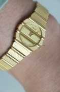 伯爵 POLO PIAGET POLO 861 C701 18K黄金 原始品98新 石英机芯 25mm表径 全长183mm 扣起来178mm 可拆卸表节调节到任意长度 整表90克 虽然是块女表 喜欢小表径的男士也可以考虑 跟手链叠戴效果相当好