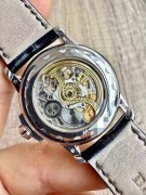 Blancpain 宝珀巨匠系列2625-超级复杂（万年历+陀飞轮+8日链）功能，圣伯纳狗头印记，蓝宝石表镜，锁底锁把防水设计，陀飞轮、万年历、8日链、日历、月份、星期、能量显示，夜光凌利，透底，K金人手镂空雕花自动陀，38mm表径，公价1327000港币