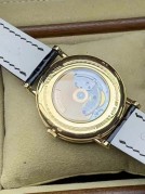 宝玑经典系列7788BR/29/9V6/DD00，18年全套附件。39mm表径，18k玫瑰金原钻，低温珐琅面，动力储备.月相显示，折叠表扣。公价318600，现货好价！