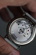 宝玑 5177bb 自产机芯 表径38mm 深蓝色大明火珐琅 珍珠粉刻度填充 正装无敌了 别拿普通白盘来比价 国内市场二手流通就这一枚了 客户23年购买全新的 保卡日期未填 可以在需要保修的时候填上 基本没戴 99新原始品