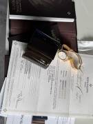 库存品未使用 百达翡丽 Patek Philippe 古典系列 型号7200/1R，表径34.6mm，2017年9月北京源邸购入，全套全长表带，一直闲置没戴过，后盖未打开，无打磨，180mm腕周，可拆卸表节调节长度，按道理是女表，但是喜欢小表径的男士也可以考虑，上手很舒适很服帖。Cal.240机芯工艺不用赘述，量产最好的自动两针机芯没有之一，机芯大小跟表壳尺寸完美配对，18K金宝玑字立体刻度，桃型指针，尽显古典优雅气质。原价350000，17年全套附件现货好价出。