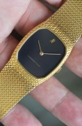 爱彼 AUDEMARS PIGUET AP 手动机械表 18K黄金黑面 32X28表径  全长188mm 扣起来178-185mm可调  整表87克多  原价很高  现在好价出  颜值这么高的贵金属链带表可遇不可求了