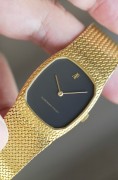 爱彼 AUDEMARS PIGUET AP 手动机械表 18K黄金黑面 32X28表径  全长188mm 扣起来178-185mm可调  整表87克多  原价很高  现在好价出  颜值这么高的贵金属链带表可遇不可求了