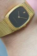 爱彼 AUDEMARS PIGUET AP 手动机械表 18K黄金黑面 32X28表径  全长188mm 扣起来178-185mm可调  整表87克多  原价很高  现在好价出  颜值这么高的贵金属链带表可遇不可求了