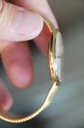 百达翡丽 3919J 18k黄金手工编织连体带 手动机械cal.215 PS机芯 动力44小时储备 日内瓦印记认证  巴黎钉饰表圈 尺寸34mm表径 罗马数字刻度 表带服帖舒适 全长19厘米 扣起来18-18.5可调  全原装完美品  整表近90克  类似款公价34万 这枚性价比很高