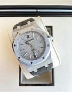 爱彼皇家橡树系列15315BC.OO.D005CR.01 全球限量100枚 白金材质 39mm 女皇杯限量 参考公价1050000 店内现货11年原始极品全套 好价 可遇不可求 